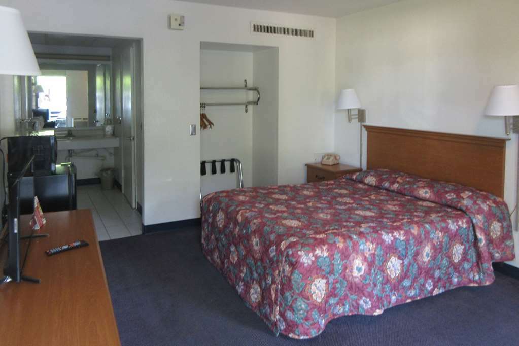 Rodeway Inn And Suites بورتسموث الغرفة الصورة